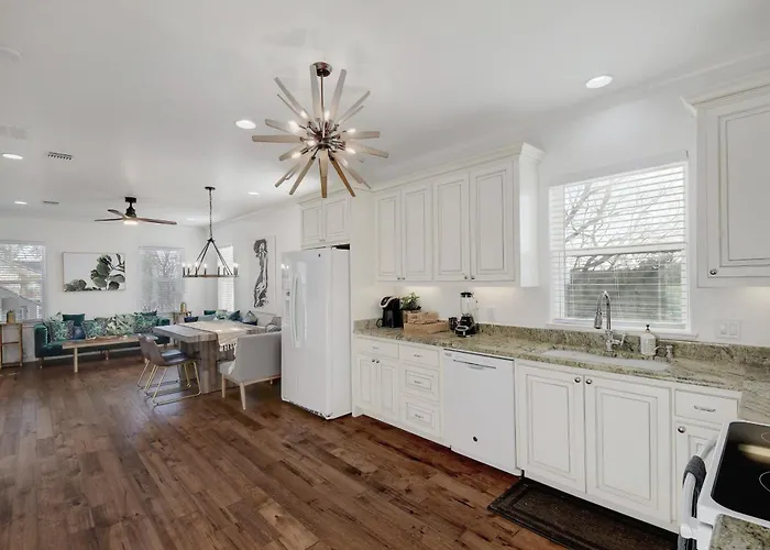 Spacious House In Roundrock Holiday home Round Rock